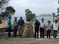 　交通部觀光局長謝謂君昨日在馬管處長王忠銘陪同下走訪東莒，這療癒之島讓他想在這放空、慢遊。（圖：馬祖國家風景區管理處提供）