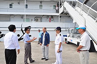 　昨上午縣長劉增應再度會同議長張永江、歐陽台生前往福澳碼頭視察「臺馬之星」，並和船長劉喜鴻、事務長潘照讓以及交通局督導小組交換意見。（圖／文：馮紹夫）