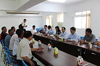 　大陸福建省副省長鄭曉松一行人昨日前往馬祖區漁會，與理事長劉鴻君等共同討論雙邊漁業相關事宜。（圖／文：吳嘉榮）