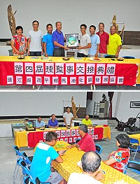 馬港社區發展協會日前召開第四屆監事聯席會議,特別安排進行新舊任理事長交接典禮,新任理事長劉用祿特別致贈「功在馬港」紀念牌,感謝原理事長李銀俤過去8年對馬港社協的辛勤付出。(圖/文:曹重偉)