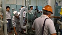 「臺馬之星」16日復航,日本技師15日已進一步完成檢視空調機組。(圖:縣府交通局)