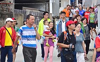 　 連江縣衛生局到東引鄉舉辦健行活動，宣導腸道、水患及肝炎防治知識。（圖／文：陳其敏）