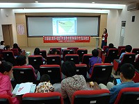 　家庭教育中心辦理「社區婦女教育－婦女健康講座」，說明良性婦科疾病、婦科疾病及婦科疾病篩檢等各項議題。（圖：教育局提供）
