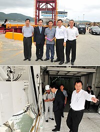 中秋佳節將至,縣長劉增應、議長張永江昨天上午連袂前往福澳碼頭致贈「臺馬之星」及各家船運公司秋節加菜金,慰勉船員在佳節連續假期堅守崗位,提供往來旅客便捷的海上交通。(圖/文:曹重偉)