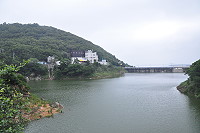 　颱風大雨挹注，南竿乾旱指標─勝利水庫水中防空洞淹沒，水廠提醒，仍未脫離乾旱期，民眾仍須節約用水。（圖／文：馮紹夫）