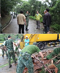 縣長劉增應、南竿鄉長陳振國、環保局長張壽華專程前往慰勞和感謝國軍弟兄的幫忙,感謝指揮官莫又銘的大力協助。(圖:吳嘉榮、陳智強)