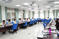 　104年度全縣國中小校長會議昨天召開，縣內9所國中小校長全數參加，會中就多項議題進行討論。（圖／文：馮紹夫）