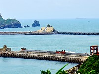 　 東引歡慶燈塔111週年，於10月9日、10日晚間在中柱島感恩亭舉辦燈光秀。（圖／文：陳其敏）