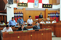 　縣議會臨時會昨天聽取縣長針對本縣四鄉五島土地界址糾紛處理期程專案報告；議員們首要關切由民政局長曹爾元兼任地政事務所主任相當不宜。（圖／文：曹重偉）