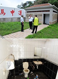 馬祖高中網球場旁公廁因無人管理成了髒亂與治安死角,副議長陳書建特邀工務局長劉潤南、環保局長張壽華等人前往現勘,要求清理後暫行封閉,以維市容觀瞻。(圖/文:曹重偉)