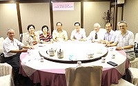 　台北市福建省連江縣同鄉會獎學金委員會日前召開104年（103學年）獎學助學金申請審查會議，共選出蘇嘉瑩、陳樂萱、蘇振凱等3人。（圖：台北市福建省連江縣同鄉會獎學金委員會提供）