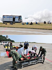 南竿航空站昨舉行今年空難災害防救演習,動員軍憲警及地區各相關單位百餘人,場面相當逼真。(圖/文:曹重偉)
