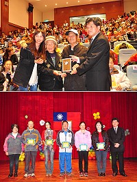 民政局舉行「轉動熱情.志在必行」縣內績優志工表揚暨社會福利宣導活動,並播放「愛長久不老婚紗」活動成果影片與民眾分享。(圖/文:馮紹夫)