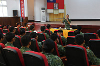 陸軍司令部韓正宏總士官長與馬防部士官意見交流。(圖/文:林偉陞)