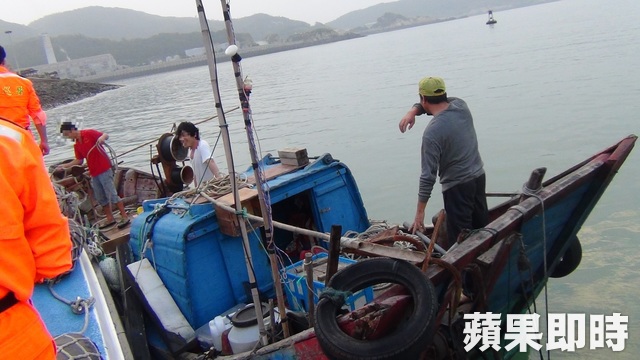 陸漁船越界,馬祖海巡祭出重罰驅離。(馬祖海巡隊提供)