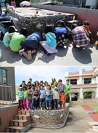東莒國小陶藝特色發展有成,昨日全校師生家長合力完成司令台拼貼。(圖/文:林冰芳)