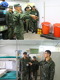 (上圖)莫指揮官視導莒光地區,並指導生活空間規劃方案。(下圖)馬防部莫指揮官於本部連進行環境設備改善工程勘察。(圖/文:林偉陞)