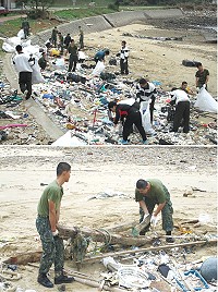 馬防部官兵不辭辛勞地撿拾堆積的垃圾。(圖/文:闕碩彥)