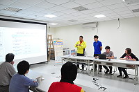 　環保局「2015全民秀護照、學習一把罩」整合行銷抽獎活動昨進行公開抽獎，共抽出9名幸運民眾。（圖／文：馮紹夫）