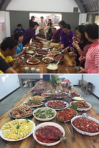 為了尋找記憶中的家鄉味,影像紀錄工作者吳宣萱來到東莒拍攝紅糟料理,並以紅糟Party為計畫劃上暖心句點。(圖/文:林冰芳)