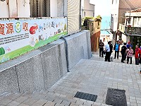 　東引南澳「中路」也看到洗石子牆面，鄉民代表咸認為與古樸的舊街景觀不搭調。（圖／文：陳其敏）