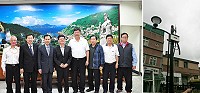 中華電信基隆營運處總經理葉戴燦(左4)昨日代表公司拜訪府會首長與立委陳雪生,報告目前馬祖地區無線WiFi熱點建置、4G行動電話收訊改善與光世代計畫推動現況。(圖/文:馮紹夫)