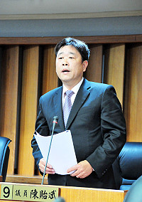 　議員陳貽斌進行質詢。（圖／文：曹重偉）