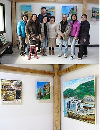 余蘭鳳油畫展「離島遊趣」昨天在牛角社區發展協會2樓揭幕,展出28幅油畫作品至12月30日,歡迎鄉親前往參觀,一個馬祖媳婦心目中的島嶼。(圖/文:吳嘉榮)