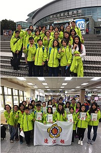 地區14位菁英選手昨天上午在新北市新莊體育館參加104年全國語文競賽頒獎暨閉幕典禮後返馬。(圖:教育局提供)
