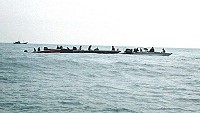 　多是來自大陸平潭高速動力漁船（小快船）集結在莒光、南竿間北泉礁，船釣石斑、鱸魚高經濟魚類。（圖：民眾提供）