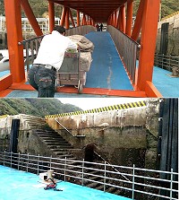 白沙浮動碼頭退潮時引橋陡峭,貨物以手推車運送十分吃力,業者建議比照南竿在西側護欄開一缺口,就近卸貨。(圖/文:陳鵬雄)