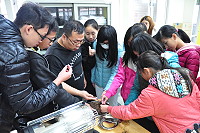 　馬祖高中舉辦「學生生涯探索與學習輔導：生涯探索特色課程」，地區國中生新鮮體驗餐飲教學。（圖／文：馮紹夫）