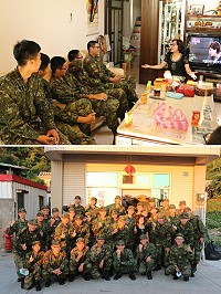 志工媽媽張素瑩女士熱情的與弟兄們談心並合影留念。(圖/文:蔡奕儀)
