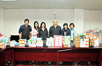 　連江地方法院「與民有約、法律常識、少年團體及輔導」有獎徵答昨舉辦公開抽獎，由院長蔡新毅在法官及職員見證下，抽出各組幸運獲獎學生。（圖／文：曹重偉）