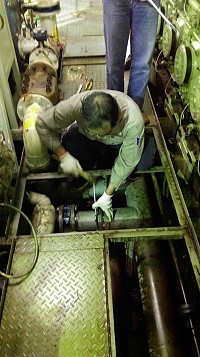 　3位高鼎船廠人員昨日下午攜帶新零件趕至馬祖進行零件更換，「臺馬之星」今日將出海試航。（圖：連江航業提供）