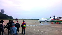 嚴冬時節,東引住民常常轉換在7人座的小型直升機與70人座飛機之間,完成出門或回家的旅程。(圖:民眾提供)