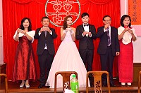 新郎林俊杰(馬港披薩林貽忠次子)、新娘林儀雯(新北市人)。(圖片:陳書儒提供)