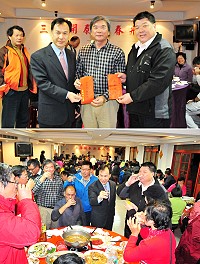 一年將屆,馬祖境天后宮12月19日晚間特舉辦歲末食福聯誼餐會,到場社友及鄉親十分踴躍;縣長劉增應、鄉長陳振國到場祝賀並致贈加菜金。(圖/文:曹重偉)