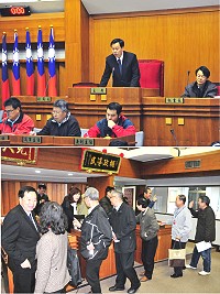 議長張永江敲下議事槌,象徵縣議會第6屆第2次定期大會圓滿劃下句點;縣府官員們紛紛起身向議員們握手致意感謝支持與指教。(圖/文:曹重偉)