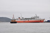 　臺馬輪昨日上午離開東引中柱港時發生絞纜，整個過程延誤1個多小時，10時15分左右才抵達南竿福澳港。（圖：馮紹夫）
