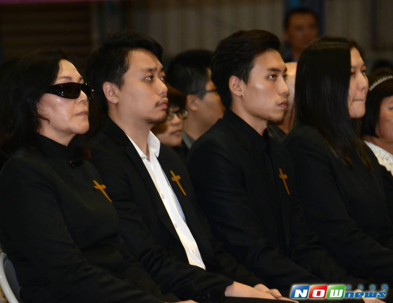 ▲柯俊雄遺孀蔡青樺(左起)、「大兒子」(蔡青樺和前夫的兒子,柯俊雄對其視如己出)、兒子柯艦育和女兒柯姿而。(圖/記者林調遜攝影,2015.12.27)