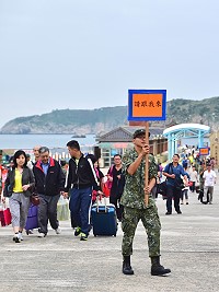連江縣政府、東引鄉公所辦理104年「君在前哨」旅遊推廣活動,共吸引575位遊客前進國之北疆。(圖:本報資料照)