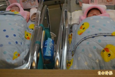 去年十一、十二月屏東縣嬰兒出生率全國最低。(記者侯承旭攝)
