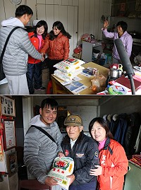 (上圖)莒光鄉謝鄉長和莒光守備大隊黃處長在探視過程中,受到鄉民熱烈歡迎。(下圖)莒光鄉謝鄉長與黃處長探視清寒家戶、獨居老人,留下溫馨合影。(圖/文:蔡奕儀)