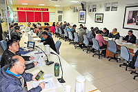　連江縣政府召開105年第1次擴大主管會報，縣長劉增應特別感謝縣府團隊過去一年的協助，希望大家根據去年工作狀況積極檢討改進，更重要的是要有新的創意及想法，期許新的一年能有更好的成績。（圖／文：曹重偉）
