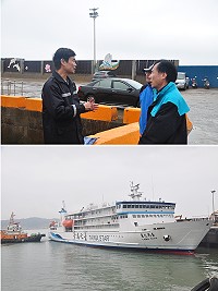 　「臺馬之星」16日下午從東引駛往基隆途中發生絞纜，延誤至9時50分返回基隆；昨日上午劉增應、林長青前往碼頭向船長李啟煌探詢絞纜情形與航行狀況。（圖／文：馮紹夫）