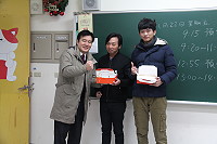 　105學年度大學學科能力測驗昨天登場，教育局長陳冠人特別前往馬中考場為考生加油打氣。（圖／文：吳嘉榮）