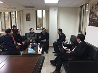 府會首長、董事長戴勝通和澎湖民宿業者陳瑞興夫婦昨天針對地區投資事宜進行會談。(圖:連江縣政府提供)