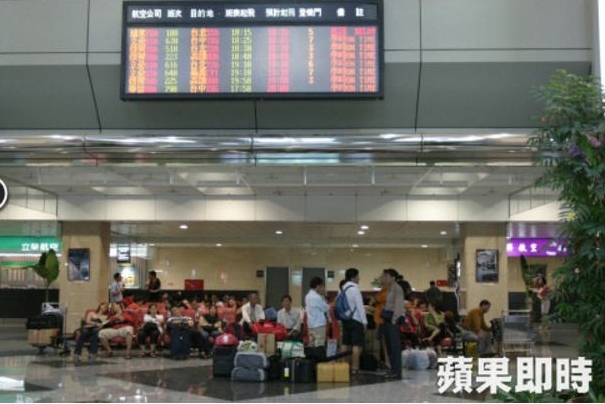 民航局已規劃清明連假航空疏運期自4月1日至6日共6天,往返澎湖、金門及馬祖等離島航線的機票,統一在2月1日開賣。圖為澎湖馬公機場大廳。資料照片