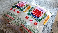 　定居馬祖的台灣民眾曾鎮豪與一名無名氏回饋鄉里，總計捐贈白米70包給低收入戶及清寒家庭。（圖：南竿鄉公所提供）